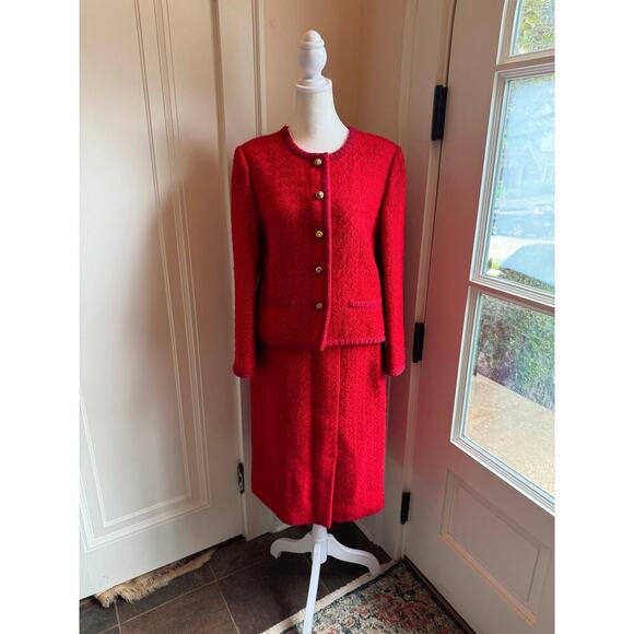 Chanel Vintage Tweed Wool Red Skirt Suit Set FR 40 US 8 Gold Lion Buttons - Picture 2 of 15